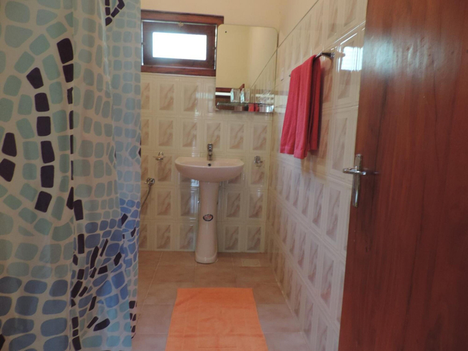 Bathroom 5, Rainforest Lodge, Kotapola