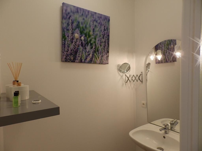 Bathroom 5, Lens Louvre 2, Pas-de-Calais