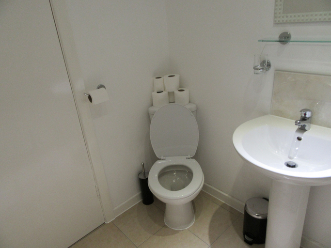 Bathroom 3, No 4, Sefton
