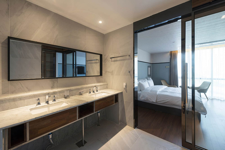 Bathroom 4, Sinho Brown-dot, Gangseo