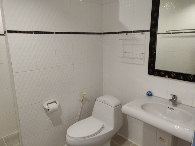 Bathroom 4, Amstellux Apartments, Pattaya