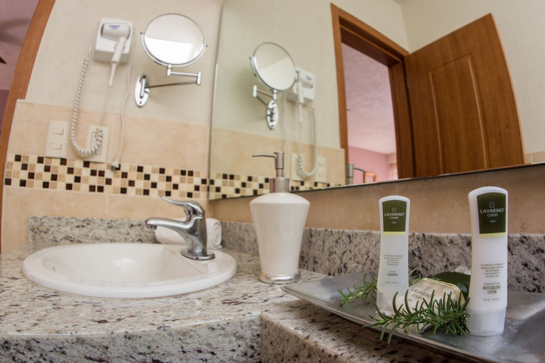 Bathroom 4, San Pietro Hotel Boutique, Tlaquepaque