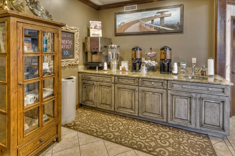 Food & Drinks 5, Accommodation By Willow Brook Lodge, Sevier