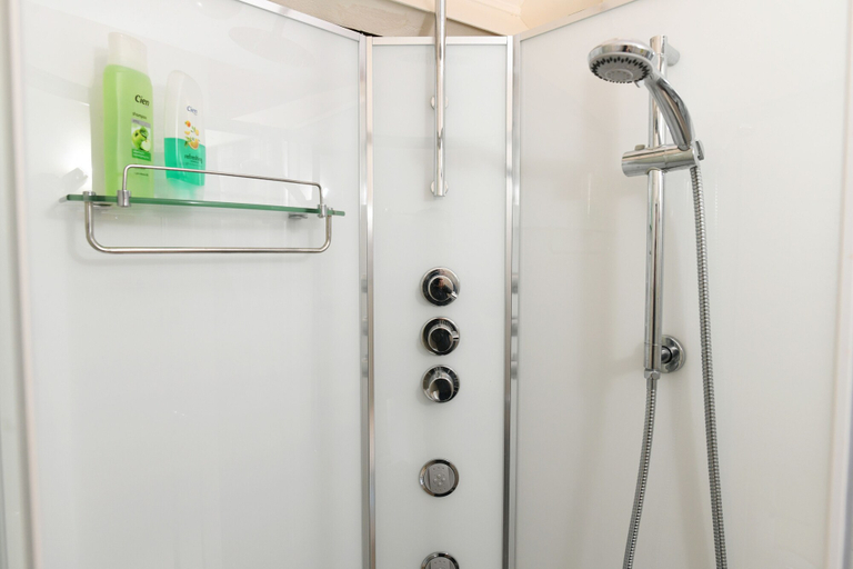 Bathroom 4, Cilbrwyn Countryside Retreat, Neath Port Talbot