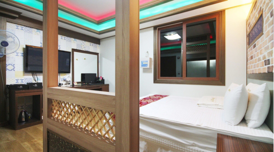 Others 4, The Sharp Motel, Tongyeong