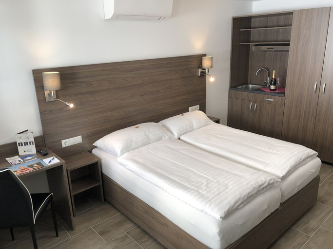 Bedroom 2, Hotel König, Wien