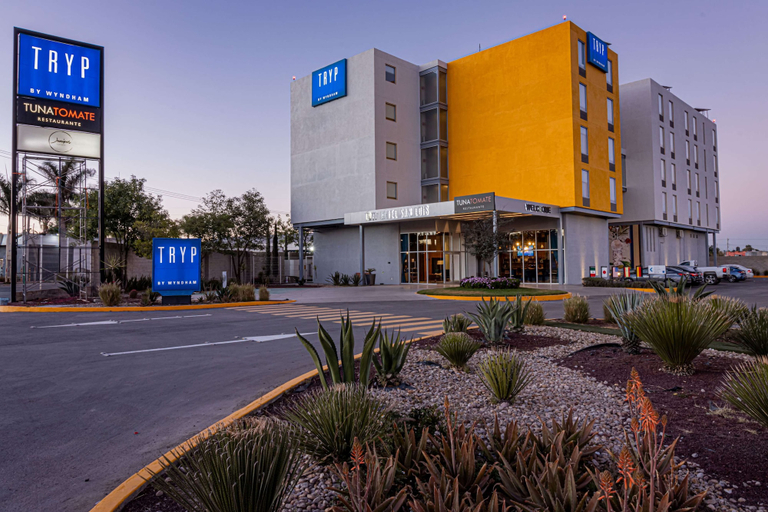 Exterior & Views 3, TRYP by Wyndham San Luis Potosi Hotel & Suites, San Luis Potosí