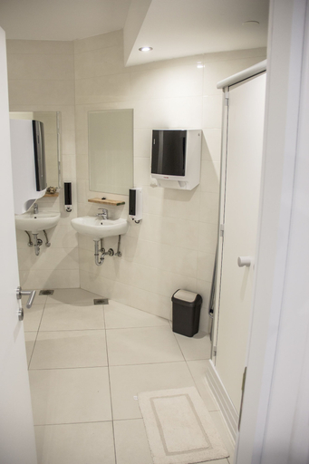 Bathroom 3, Hostel Poolside, Zagreb