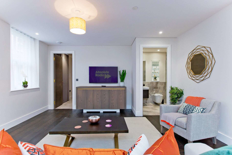 Others 5, Luxury 2 bed with lift ac and concierge, London