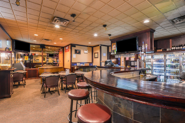 Food & Drinks 5, Canadas Best Value Inn Whitecourt, Division No. 13