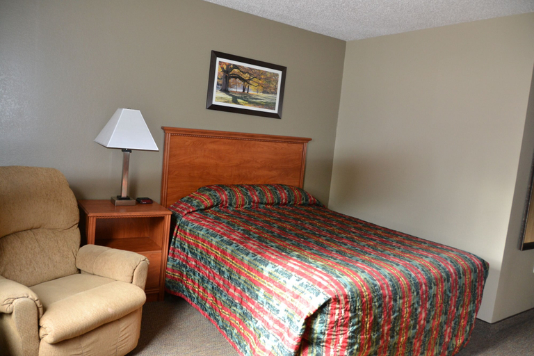 Bedroom 3, Carrington Inn & Suites, Foster