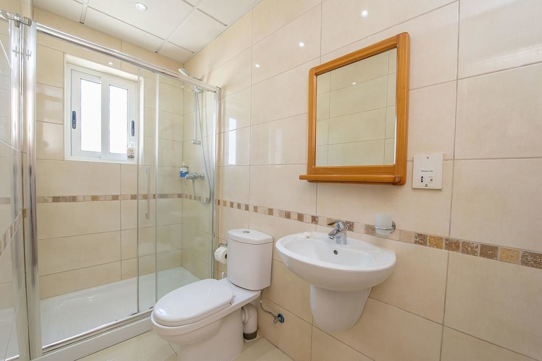 Bathroom 4, Electra Guesthouse