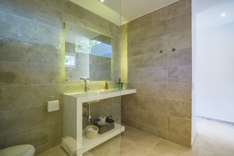 Bathroom 4, Boca Catalina Modern Villa