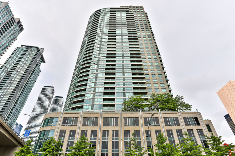 Exterior & Views 2, Vibrant Urban Condo 2Bed 2Bath, Toronto