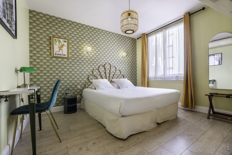 Bedroom 4, Hôtel Cosmopolitain, Pyrénées-Atlantiques