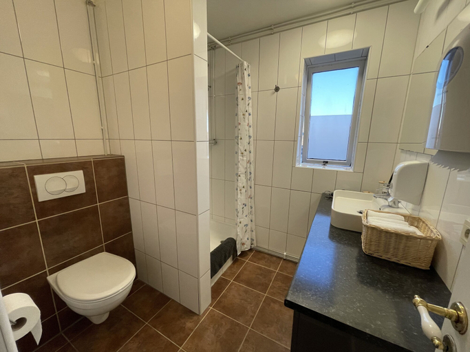Bathroom 5, Bitra Bed & Breakfast, Villingaholtshreppur