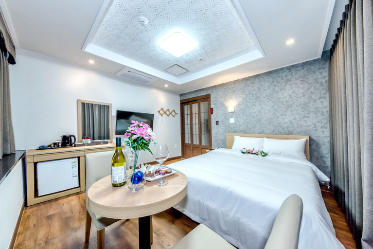 Bedroom 3, Leslie Hotel, Jeju