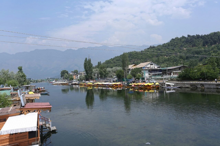 Others 5, Manila Groups of Houseboats, Srinagar