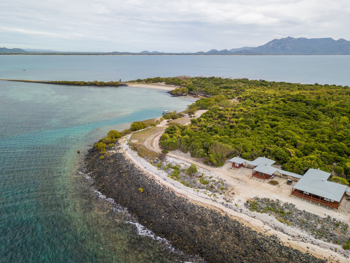 Others 5, Camp Island Lodge, Bowen