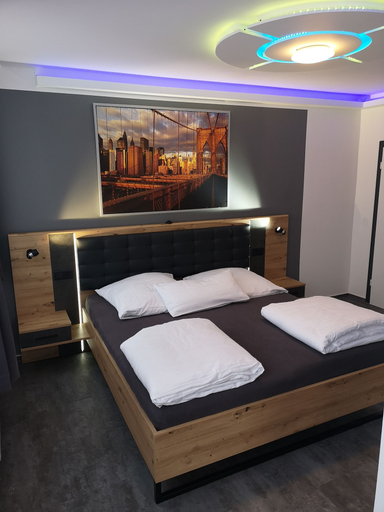 Bedroom 4, Pension Zwei A, Leverkusen