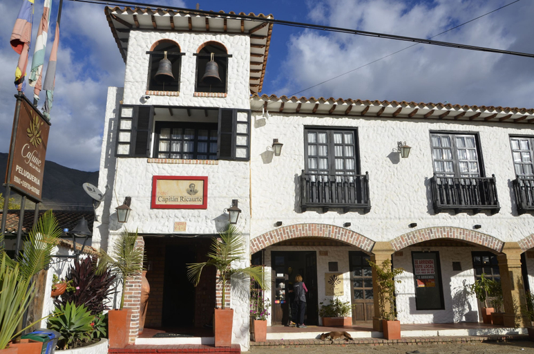 Exterior & Views