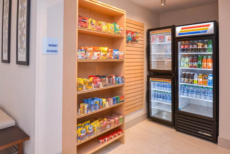 Food & Drinks 5, Holiday Inn Express & Suites Omaha - 120th and Maple By IHG, Douglas