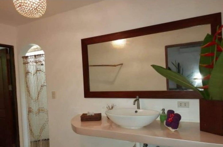 Bathroom 5, Villa Kalachuchi B&B, Puerto Princesa City