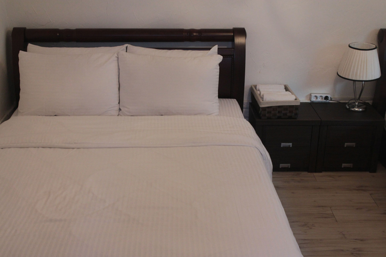 Bedroom 3, Big John's Place, Gangnam