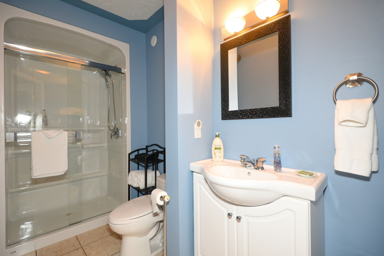 Bathroom 3, Uncorked Bed & Breakfast, Okanagan-Similkameen