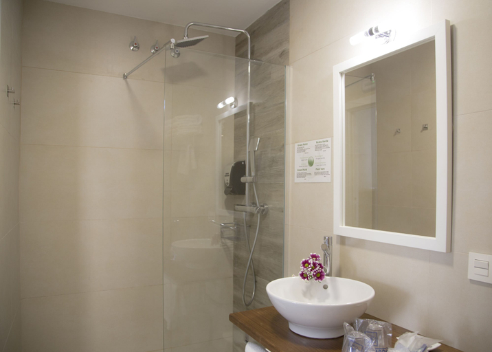 Bathroom 5, Hostal Casa del Mar, Alicante