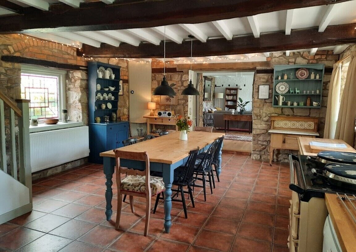 Food & Drinks 5, Little Underhill, Powys
