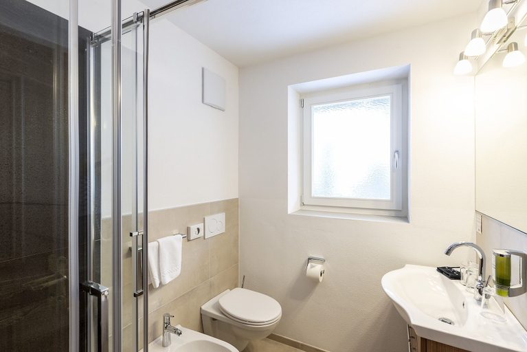 Bathroom 4, Hotel Gran Fanes, Bolzano