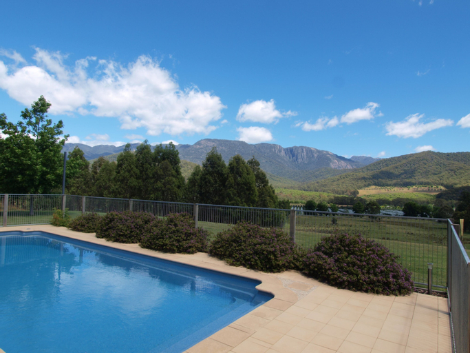 Mad on the Buckland, Alpine - East