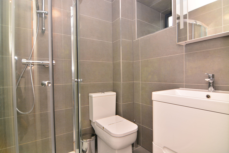 Bathroom 4, Apartment Wharf – Canary South, London
