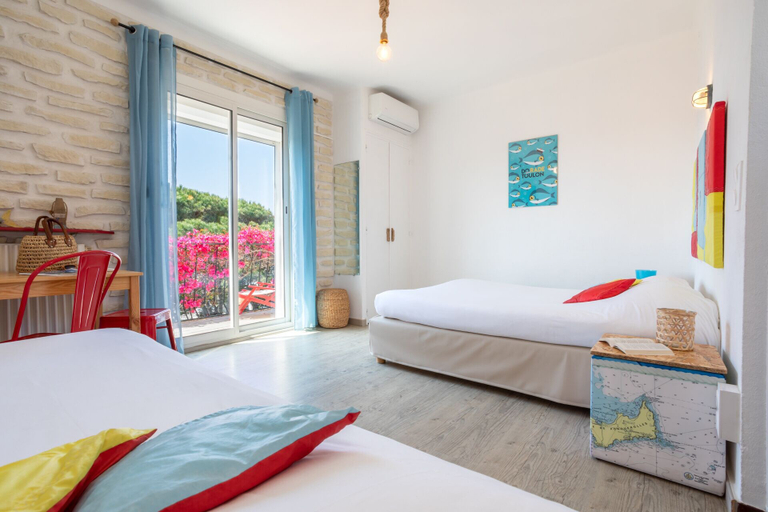 Bedroom 3, Hôtel Almanarre Plage, Var