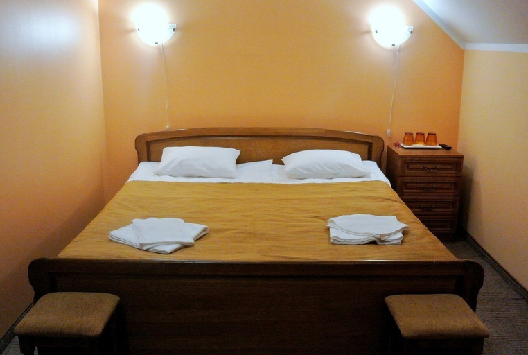 Bedroom 2, Üksik Rüütel, Rae
