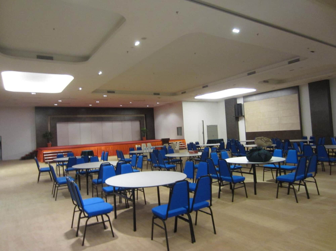 Food & Drinks 4, D Hotel Seri Iskandar, Perak Tengah