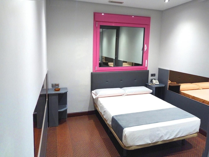 Bedroom 4, Hotel Fabrik, Madrid