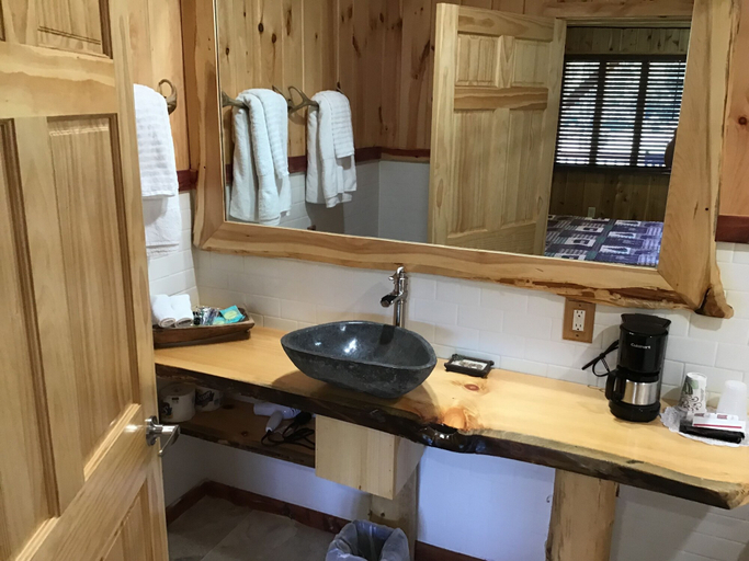 Bathroom 4, The Halfway House Motel, Essex