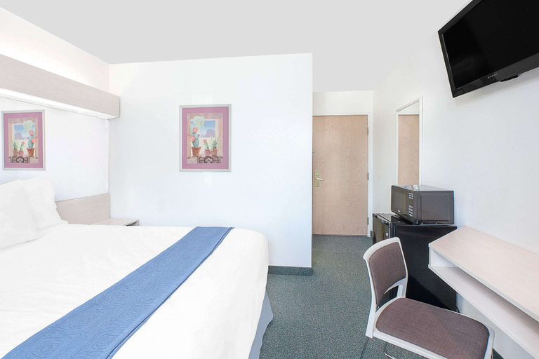 Bedroom 2, Microtel Inn by Wyndham Broken Bow, McCurtain