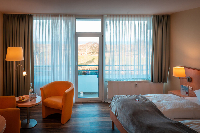 Bedroom 3, Strandhotel Weissenhäuser Strand, Ostholstein