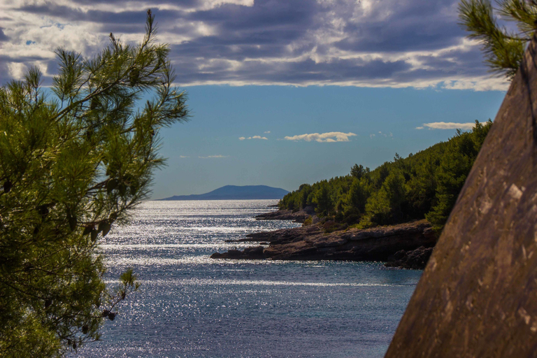 Others 5, Cast Away - Eco Village, Jelsa