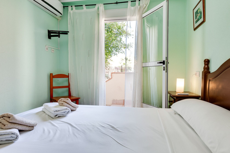 Bedroom 4, ApartHotel Atlas, Alicante