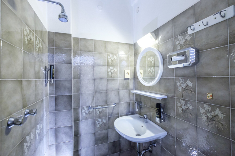 Bathroom 3, Hotel Giumer, Rimini