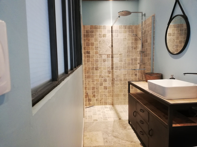 Bathroom 5, Les Granges de l'Épan, Indre-et-Loire