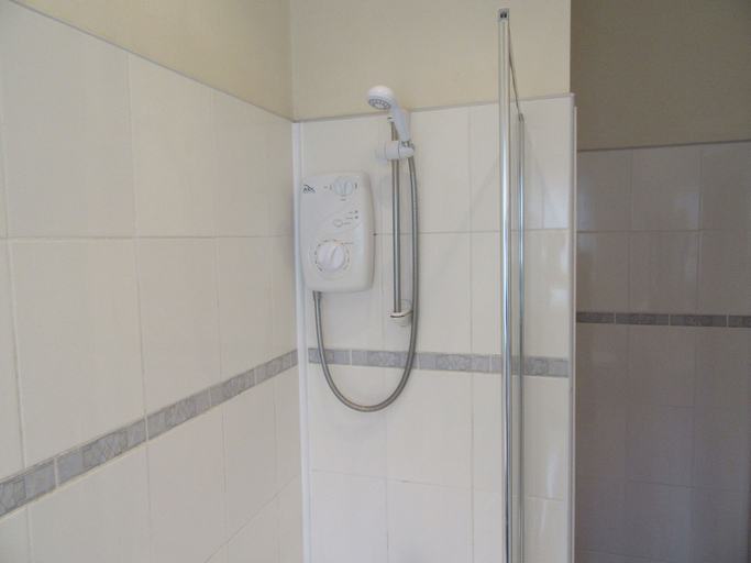 Bathroom 2, No 9, Sefton