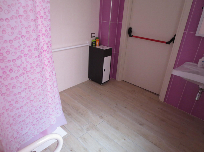 Others 5, B&B Vergilia, Syracuse