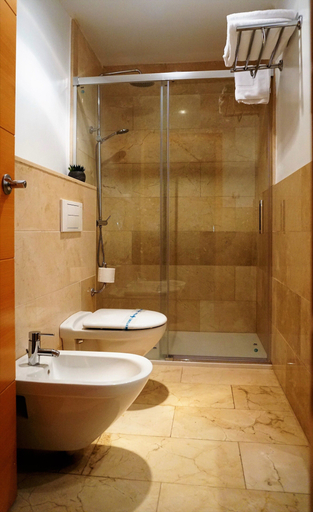 Bathroom 3, Hotel Miramar Valencia, Valencia