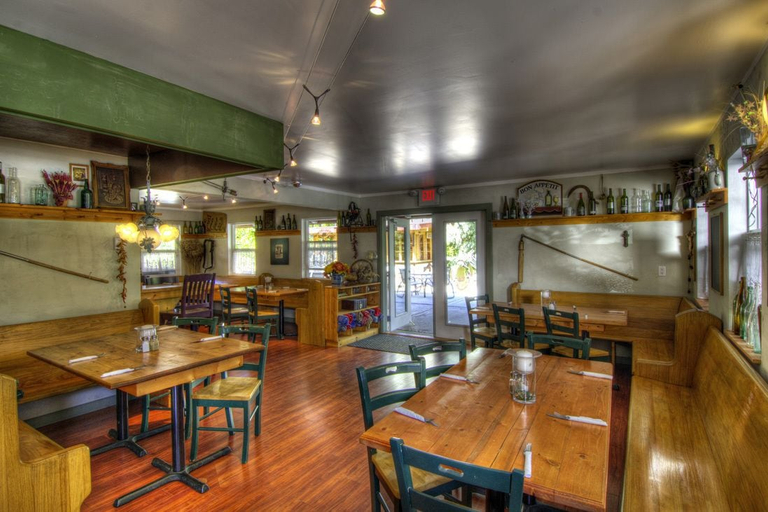 Food & Drinks 5, Crowsnest Vineyards Guesthouse, Okanagan-Similkameen