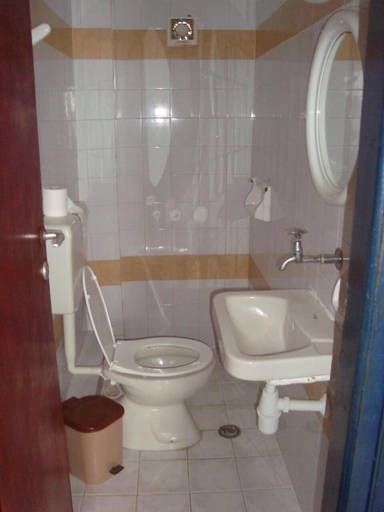 Bathroom 4, Pension Danaos, Thessaly